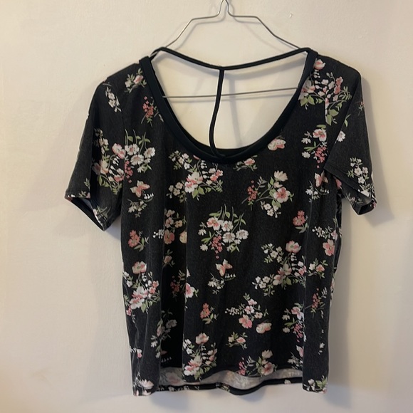 Floral top - Picture 2 of 3